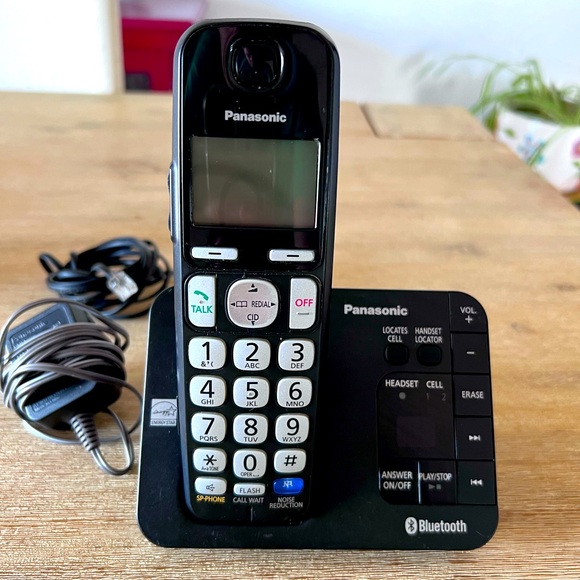 📞 Panasonic KX-TGE260 Bluetooth Cordless Phone with handset - Picture 1 of 8